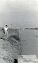 Bagnante sullo scaricatore. foto degli anni trenta - quaranta (Piero Melloni)